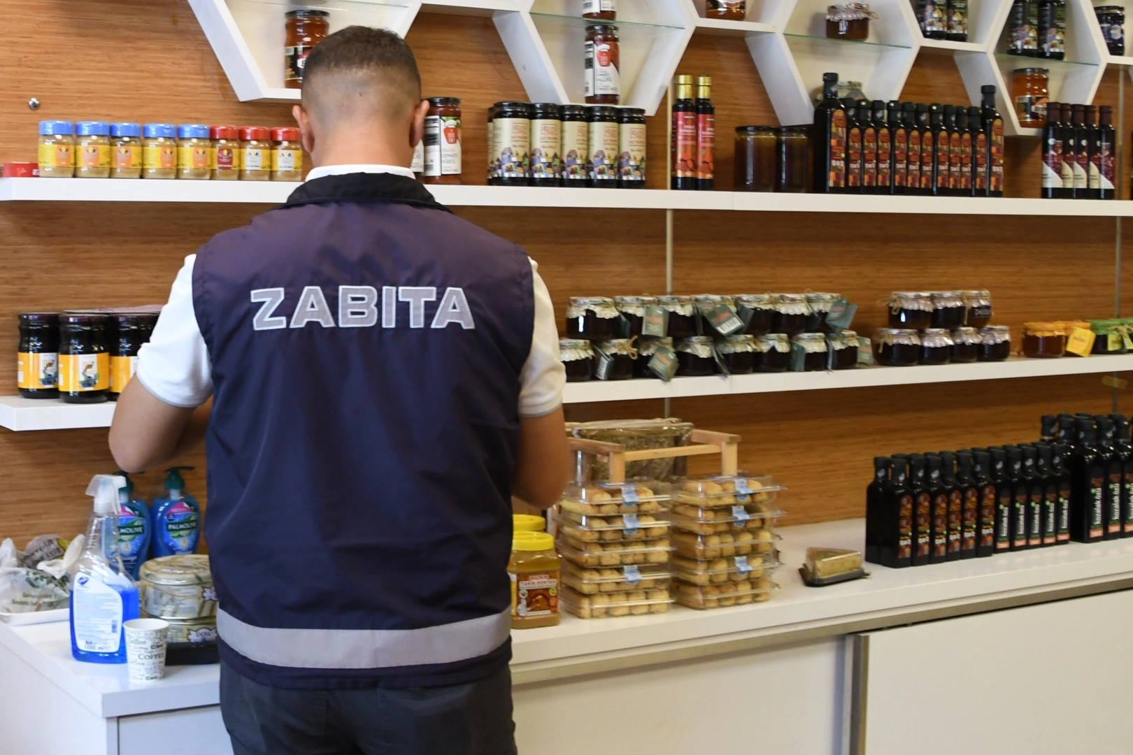 İzmir Narlıdere Zabıtası'ndan sıkı denetim 