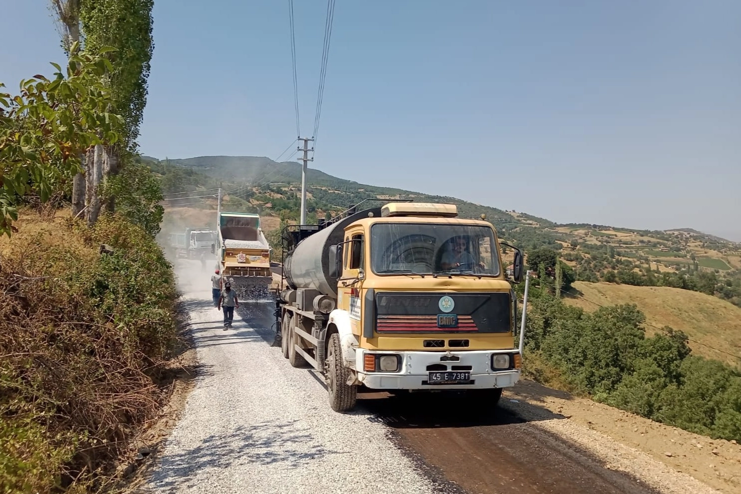 Manisa'dan ulaşım konforu için 13 bin ton asfalt 