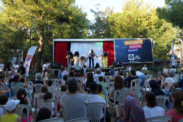 Maltepe’de çocuklara masal tadında tiyatro şöleni 