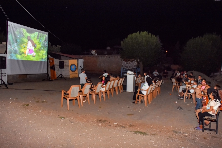Diyarbakır'da Açık Hava Film Gösterimleri çocuklardan ilgi görüyor 