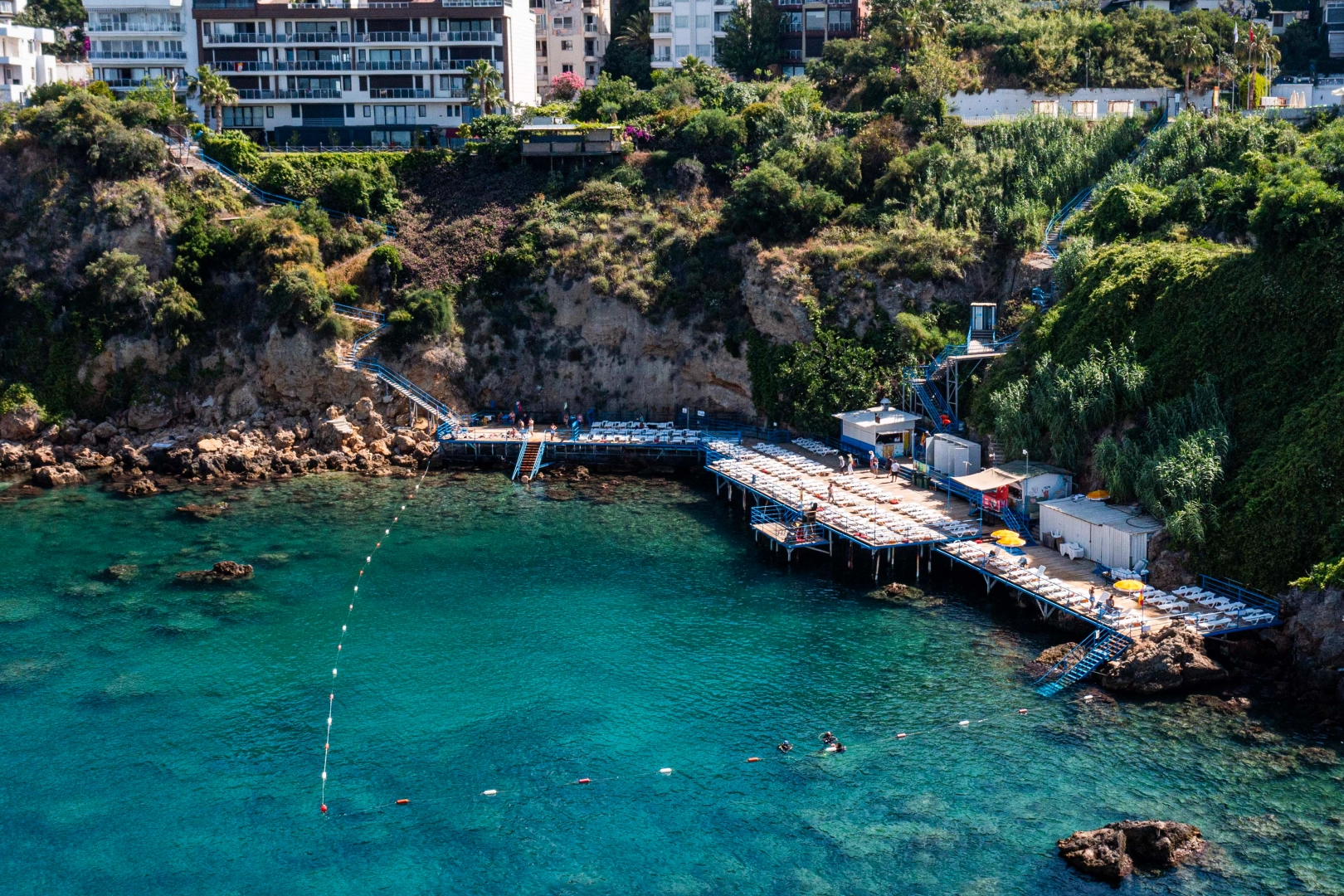 Muratpaşa Falez Plajları yazın vazgeçilmez rotası oldu 