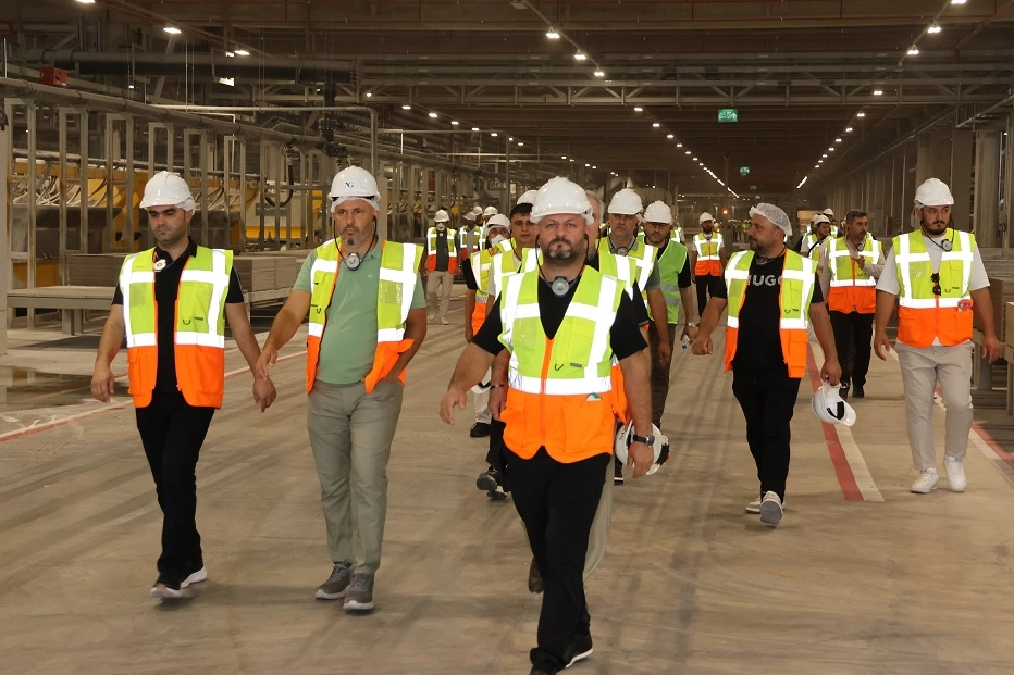 İnşaat sektörünün yapı profesyonelleri üretim aşamalarını yakından tanıdı 