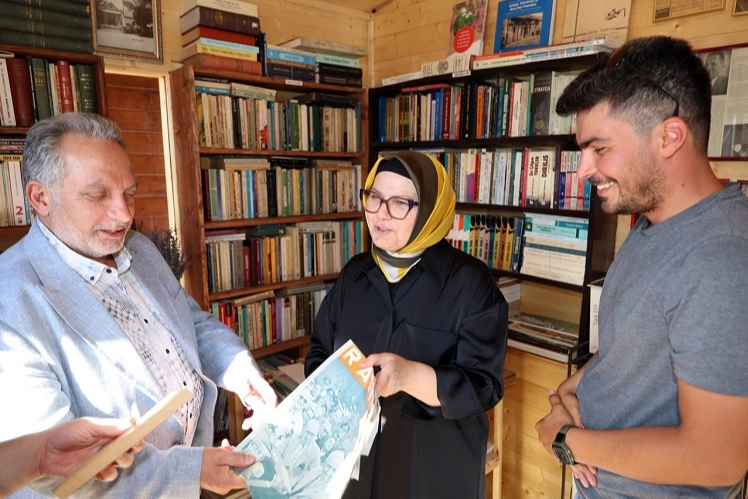 Kar Tanesi Gelinlik Evi’ni ve Sahaflar Çarşısı’na Böhürler'den tam not 