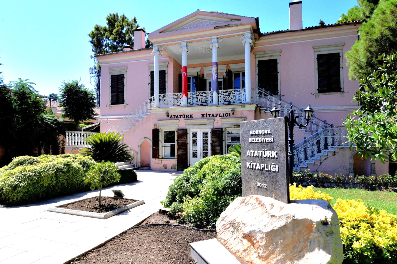 Bornova’da her mahalleye kitap kokusu! 