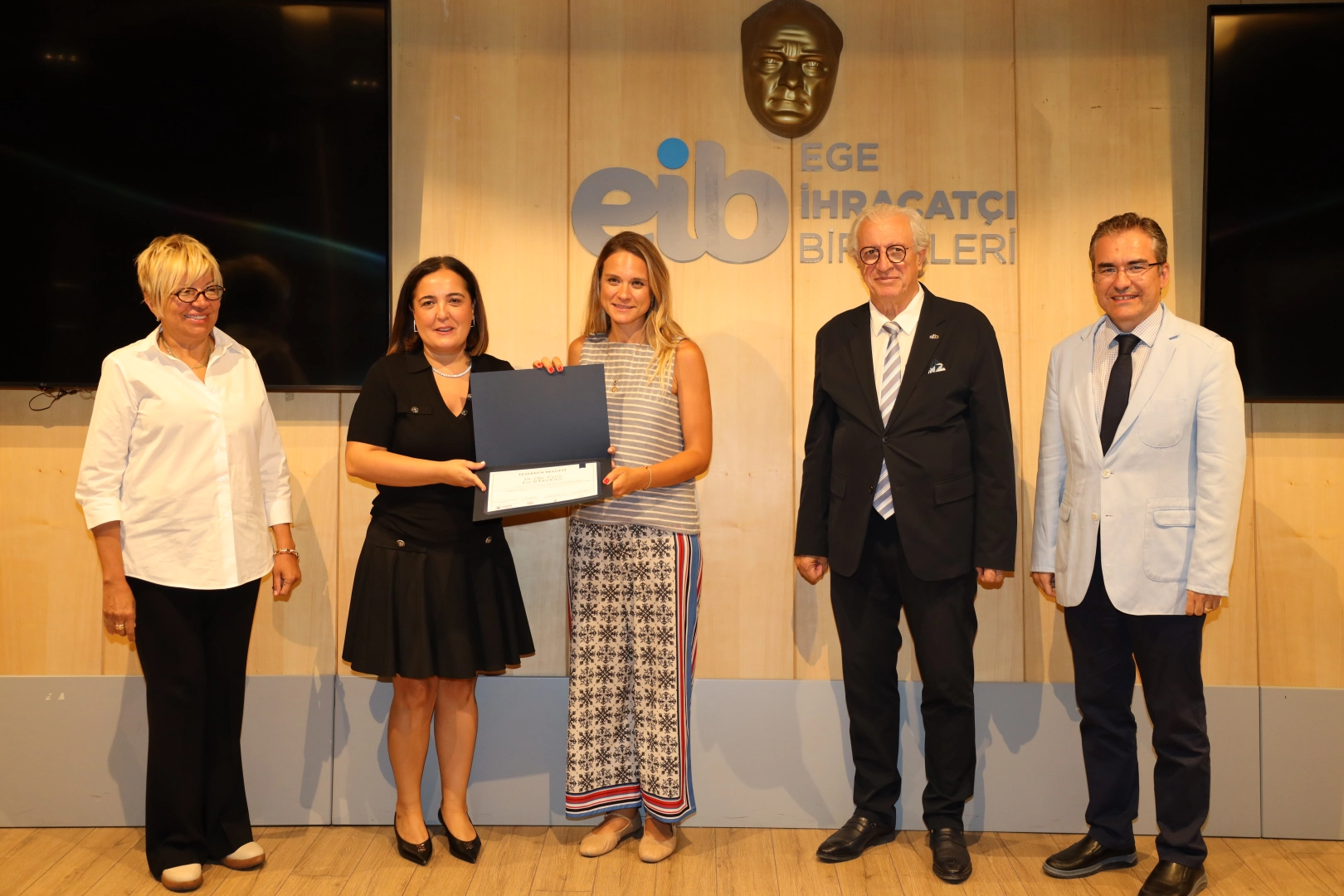 Türkiye’nin yeni ticaret elçileri İzmir’de yetişiyor 