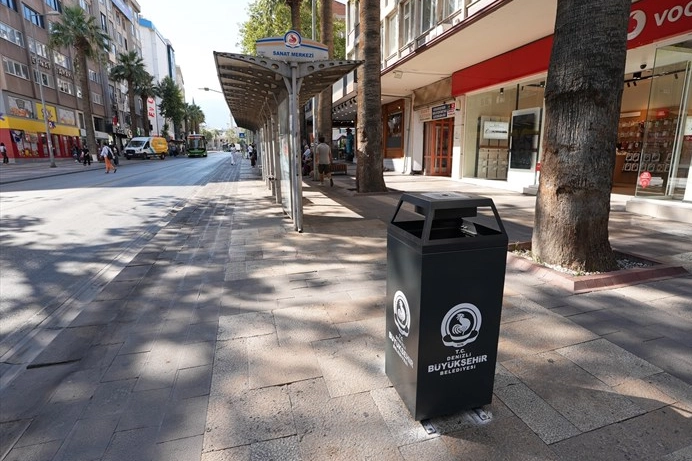 Denizli Büyükşehir çöp kutularını yeniliyor 