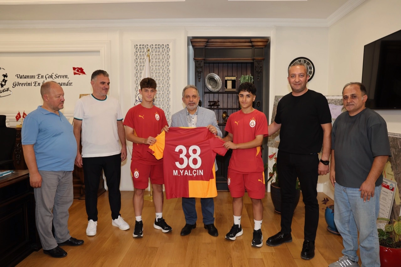 Galatasaray'a transfer olan Talaslı gençten Başkan Yalçın'a ziyaret 