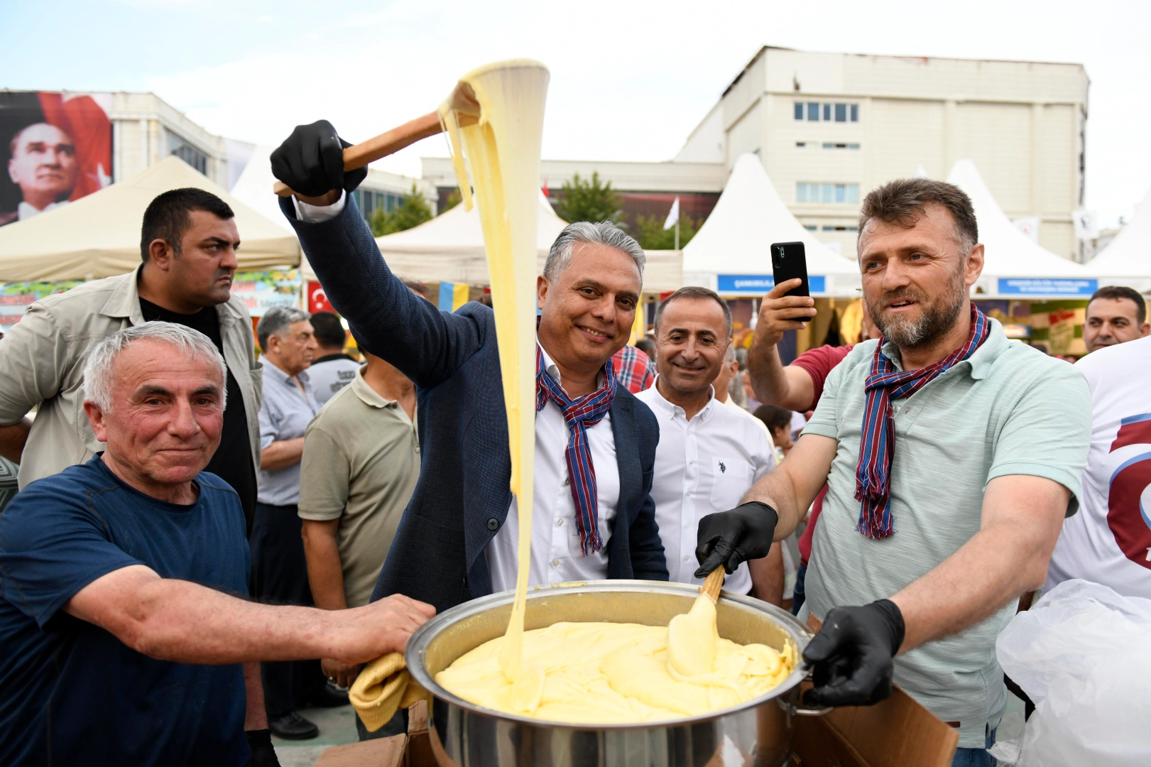Antalya Muratpaşa'da 'Yöreler Renkler' coşkusu 