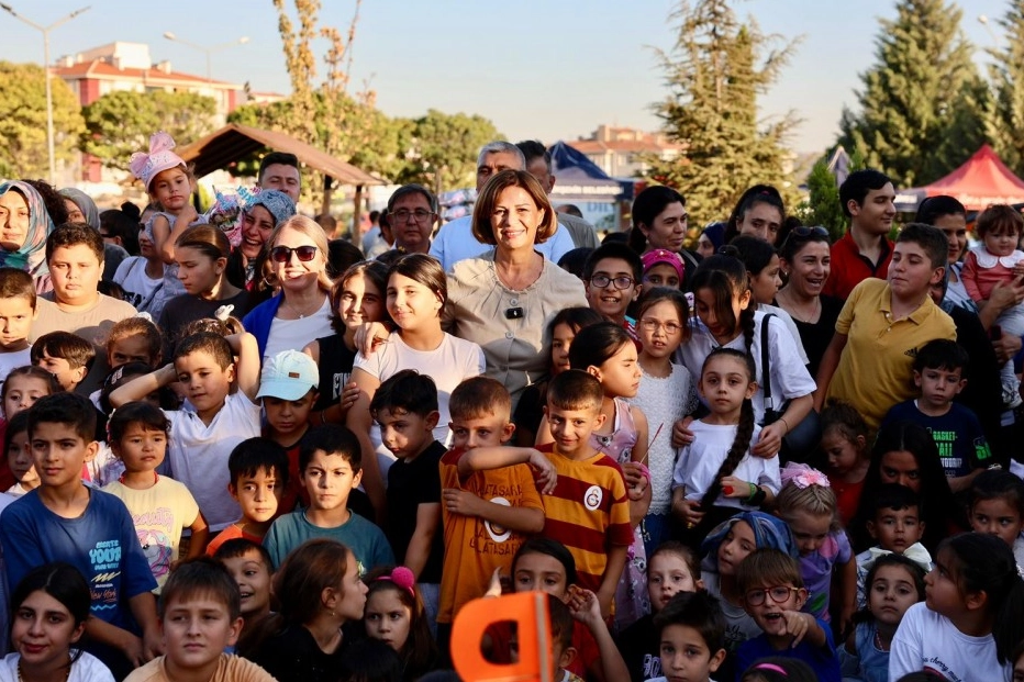 Eskişehir’de mahalle şenliği miniklere neşe getirdi 