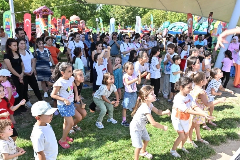 Manisa’da çocuklara Zafer Bayramı şenliği düzenlendi 