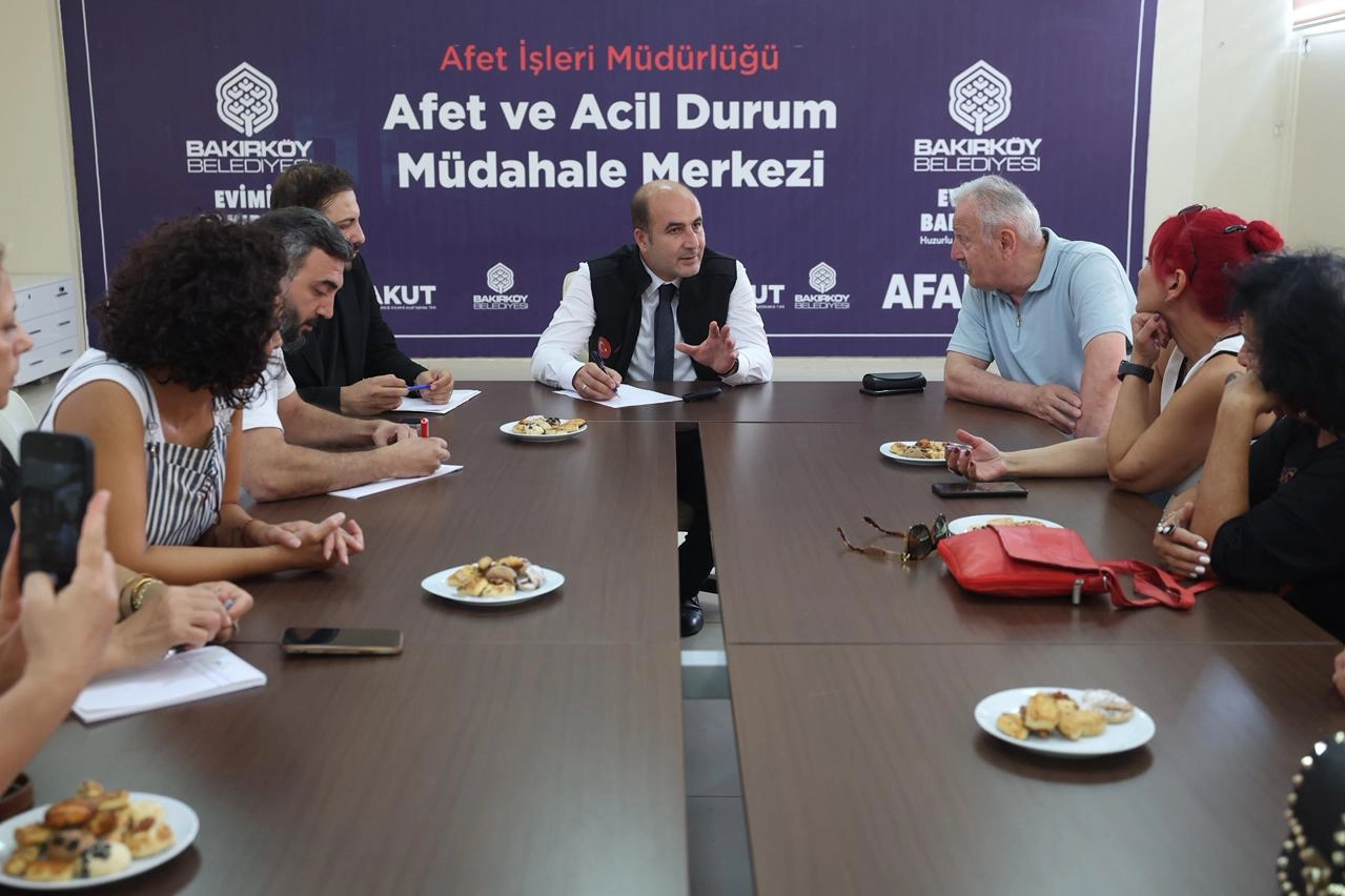 İstanbul Bakırköy’de muhtarlarla deprem hazırlık toplantısı 
