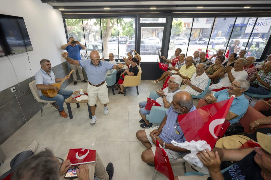 Emekli Evi’nde Zafer Bayramı türküleri yankılandı 