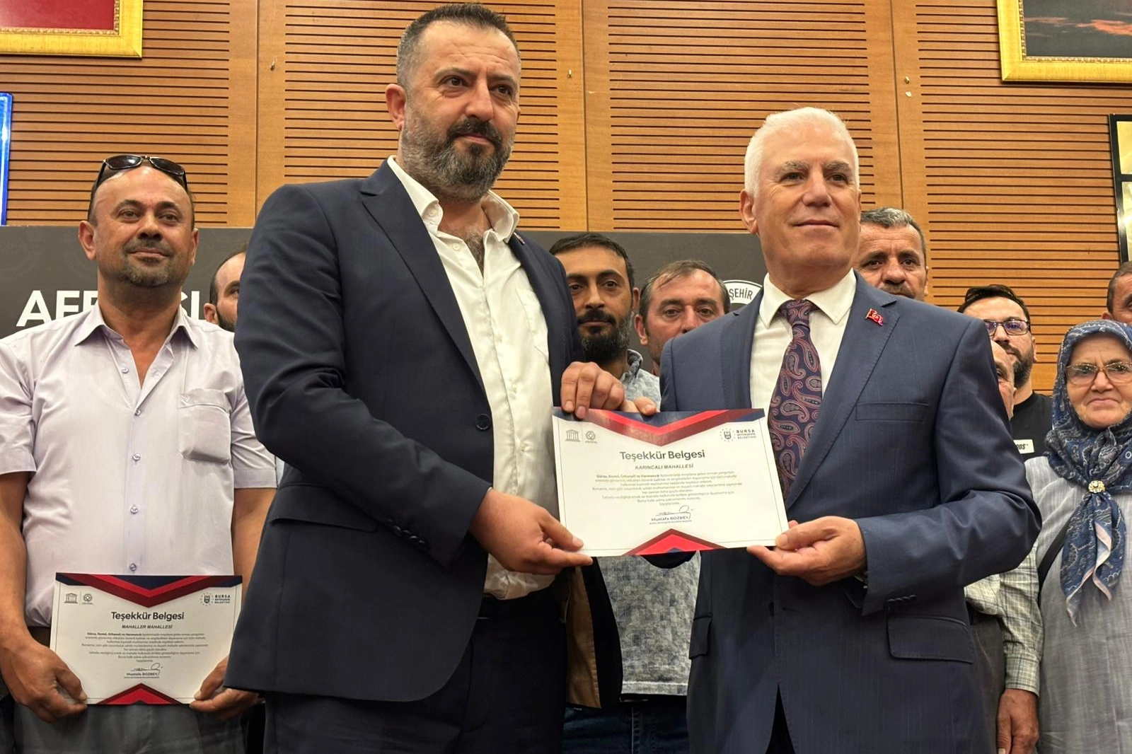 Bursa'da yangınla mücadele eden kahramanlara teşekkür belgesi 