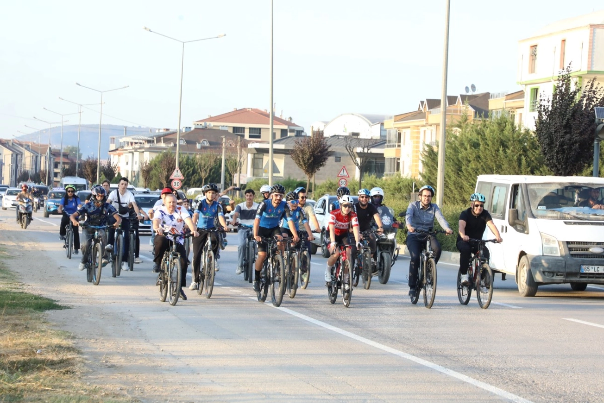 Bursa İnegöl'de pedallar 'Zaferden Kurtuluşa' çevrildi 