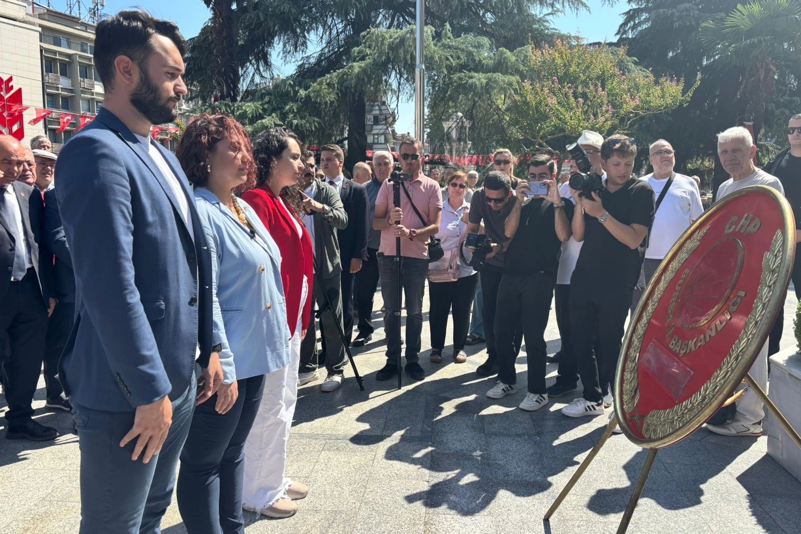 CHP’nin 102'nci yılına Bursa'dan çelenk 