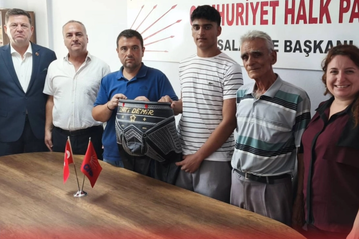 CHP İpsala’dan genç pehlivana kıspet hediyesi 