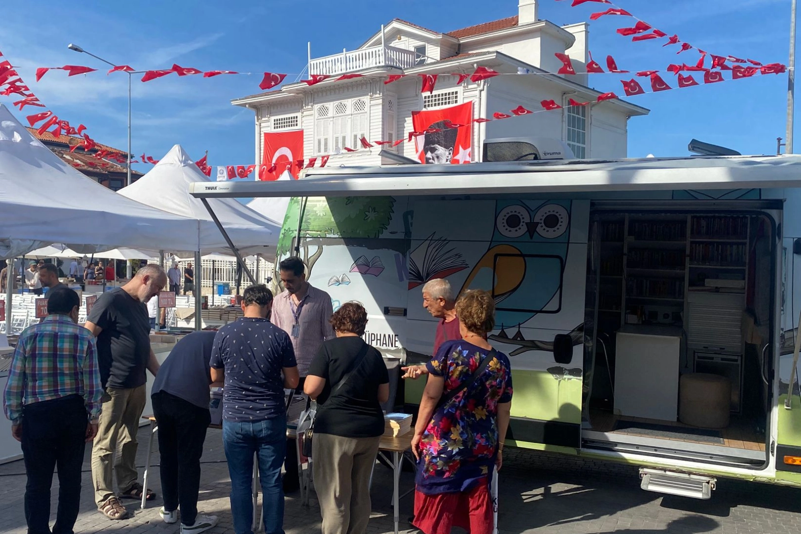 Bursa Nilüfer'in Gezici Kütüphanesi Mudanya'ya konuşlandı 