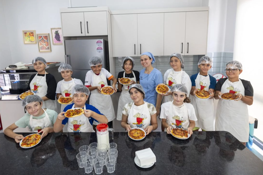 Mersin Mezitli'de minik şefler pizza yaptı 