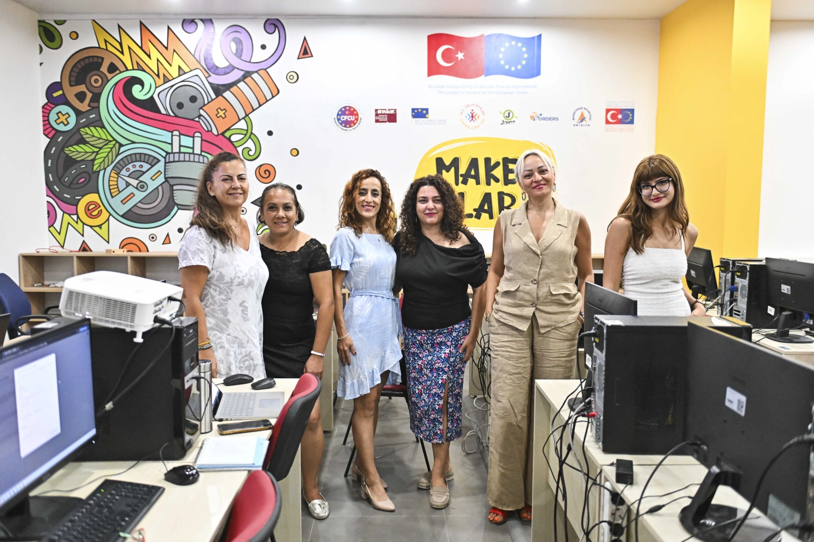 Antalya Muratpaşa’dan kadınlara dijital çağ eğitimi 