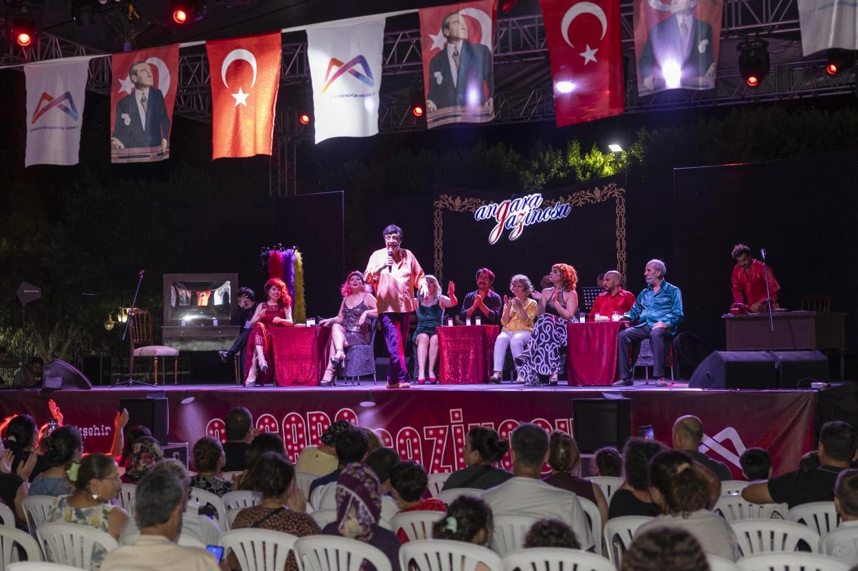 Mersin’de yaz akşamları sanatla şenlendi 