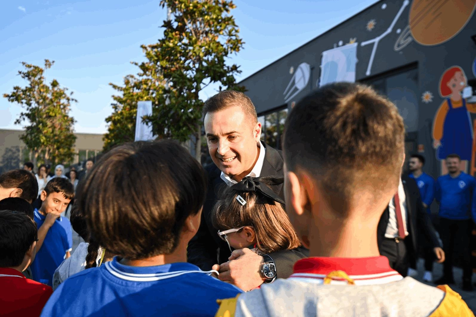 Ahmet Akın’dan öğrencilere 1.000 tl kırtasiye desteği 