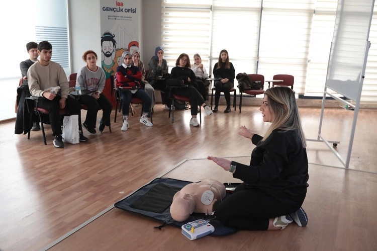 İBB Gençlik Ofisleri'nde üçüncü dönem başladı 