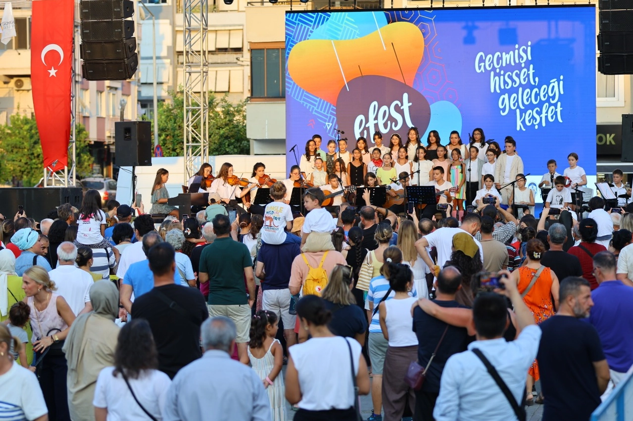EFEST 2025 coşkuyla başladı 
