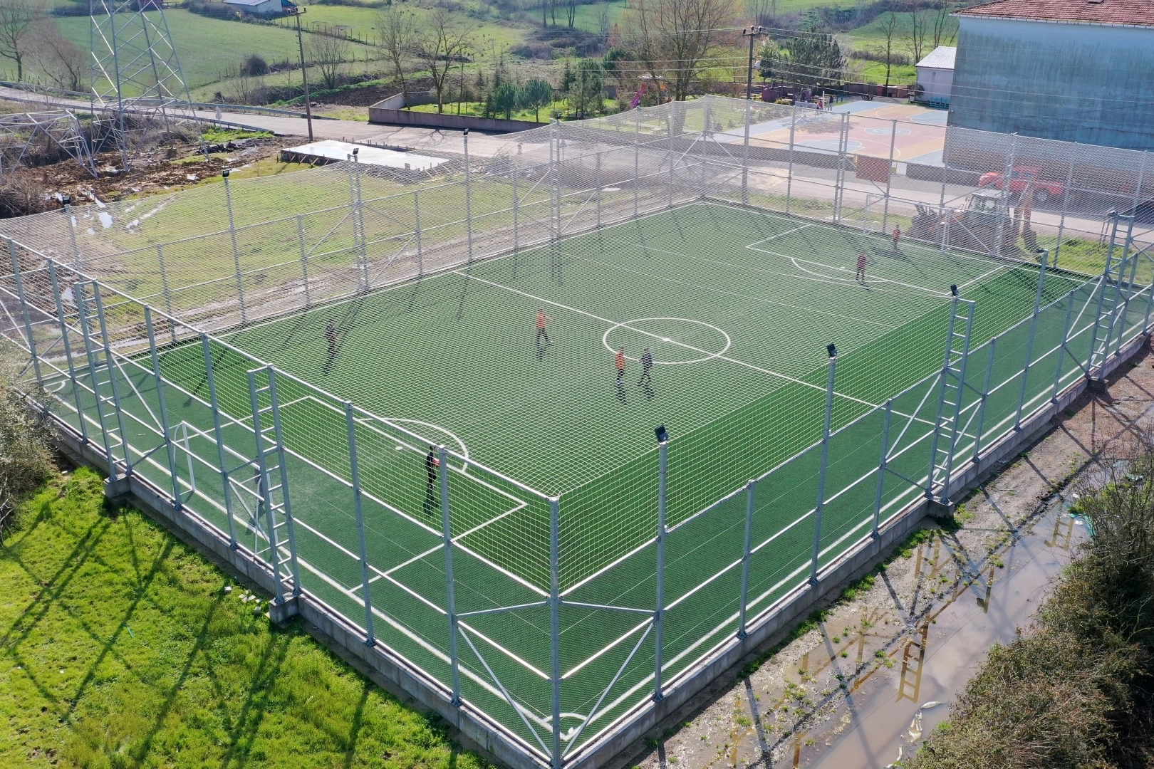 Kocaeli’ye 11 yeni futbol sahası kazandırıldı 