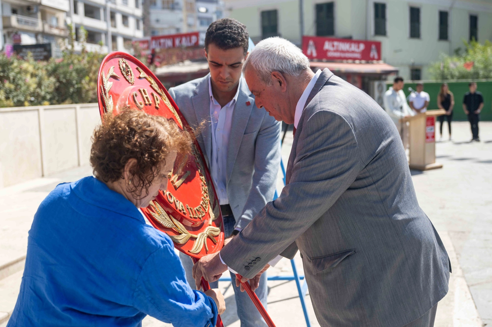 Bornova Cumhuriyet Meydanı'nda çifte kutlama 