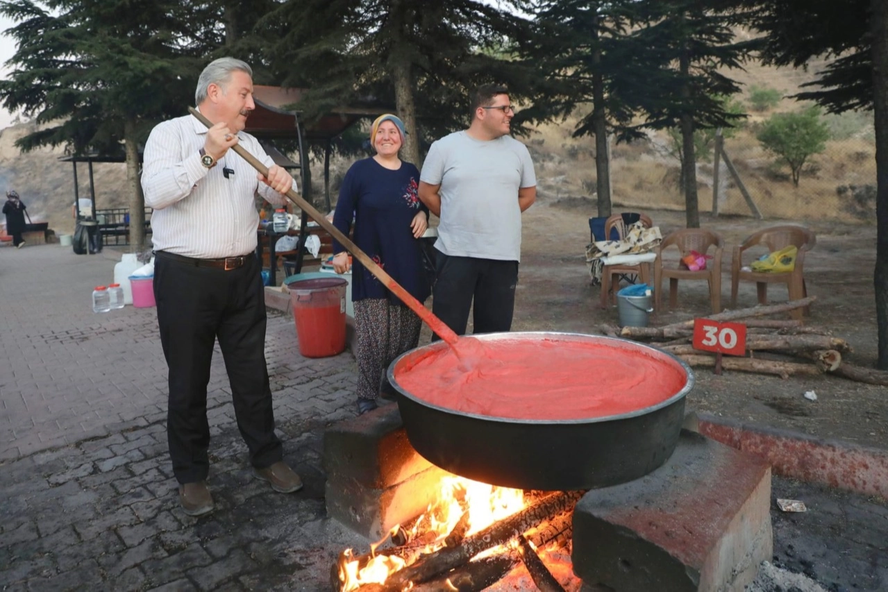 Kayseri Melikgazi'de salça kaynatmaya rekorlu kapanış 