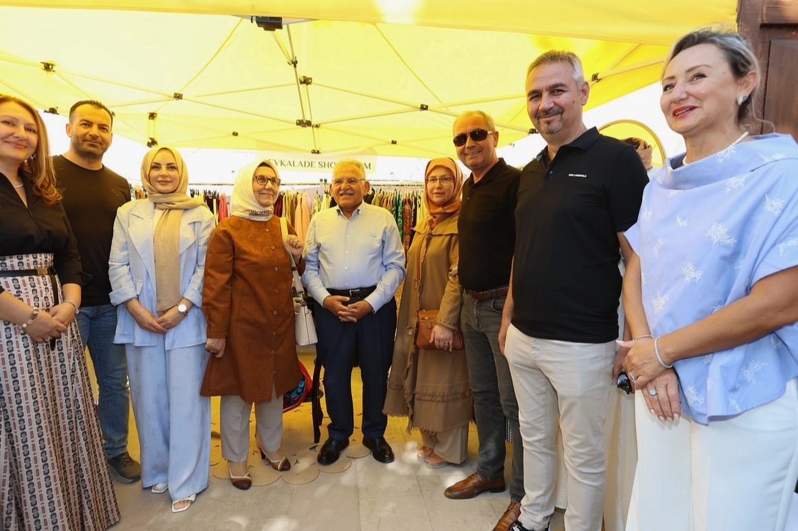 Memduh Büyükkılıç tasarımcı kadınlarla buluştu 