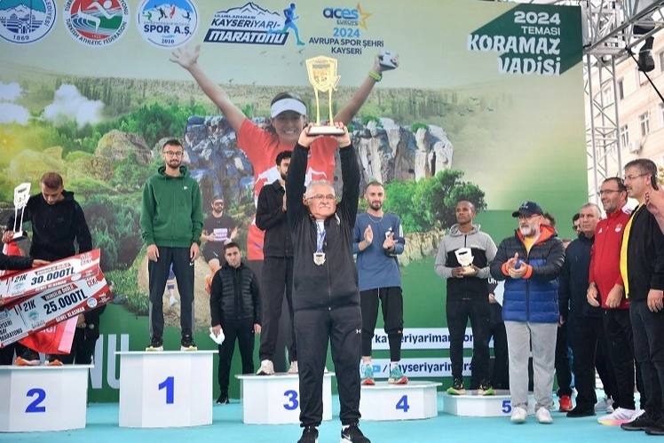 Memduh Büyükkılıç'tan Kayseri Yarı Maratonu'na davet 