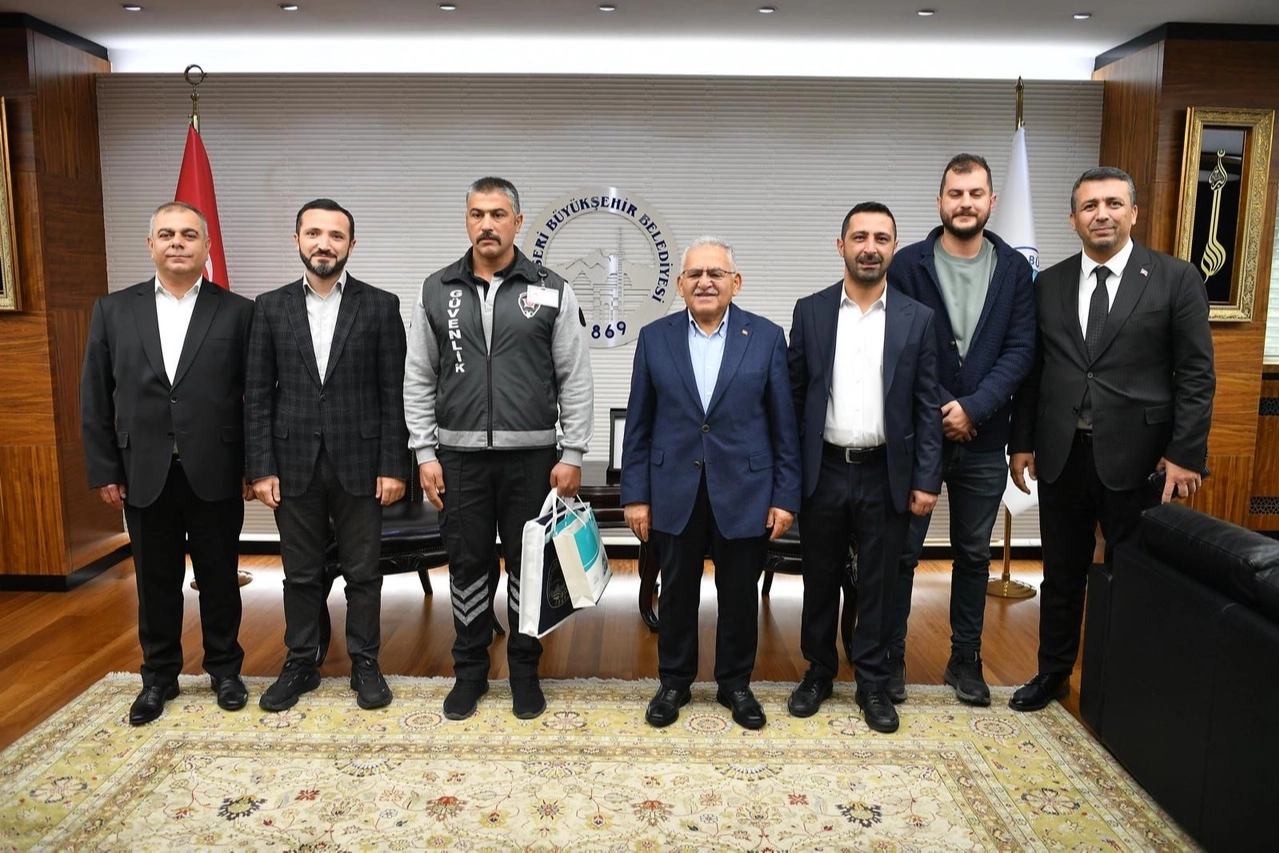 Memduh Büyükkılıç kahramanı ağırladı 