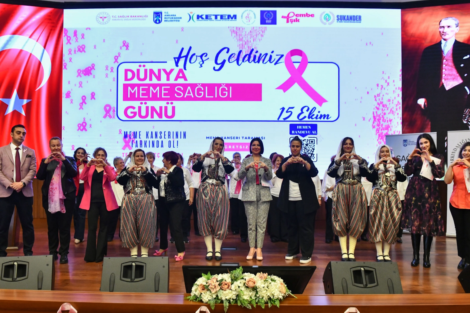 Başkentte pembe ışıklar meme sağlığı için yandı 