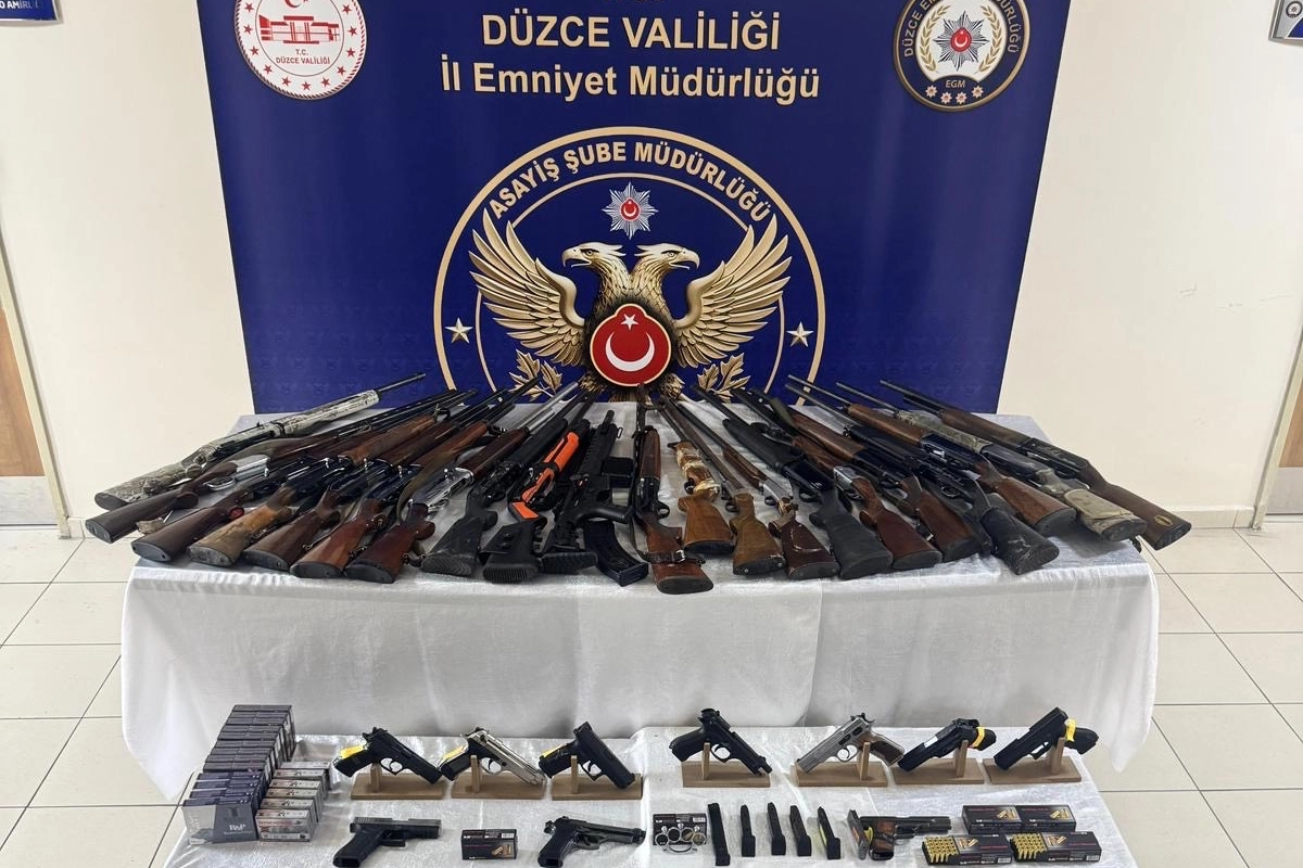 Düzce’de silah teşhirine 20 gözaltı! 