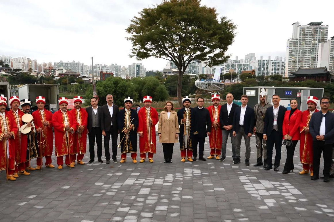 Kocaeli Büyükşehir Mehteri, Ulsan’da yeri göğü inletti 