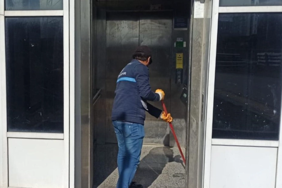 Kocaeli'de üst geçitlere hijyen dokunuşu 