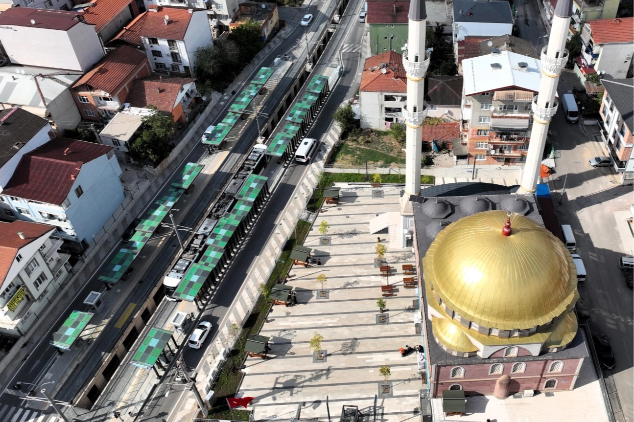 Kocaeli'de İzmit Başaran Camii Meydanı’nı yeniledi 