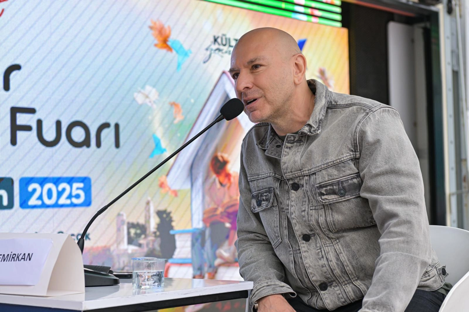 Demir Demirkan İzmir'de bu kez edebiyat sahnesinde buluştu 