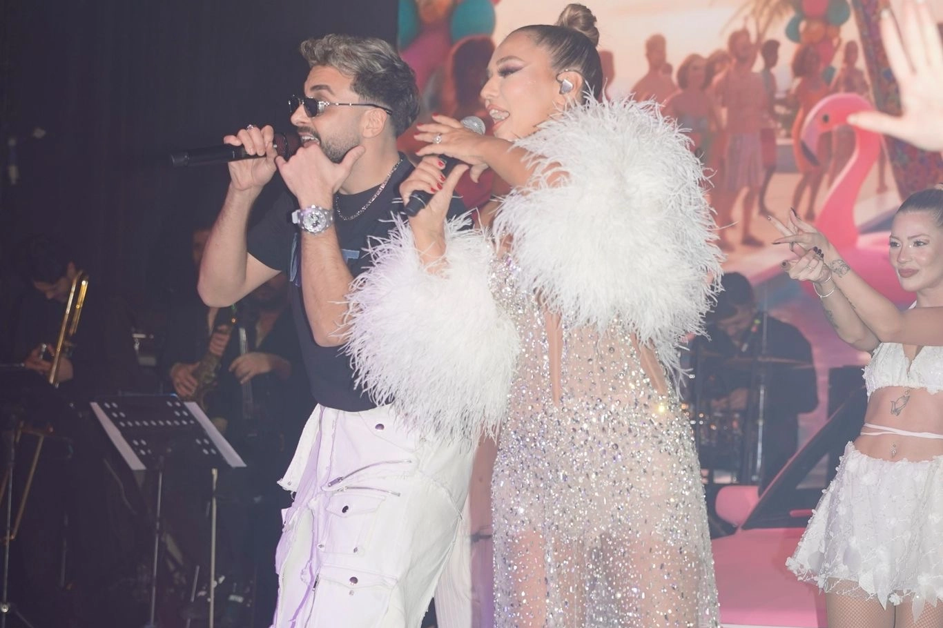 Demet Akalın’dan 'yerinde dur'amayan konser! 