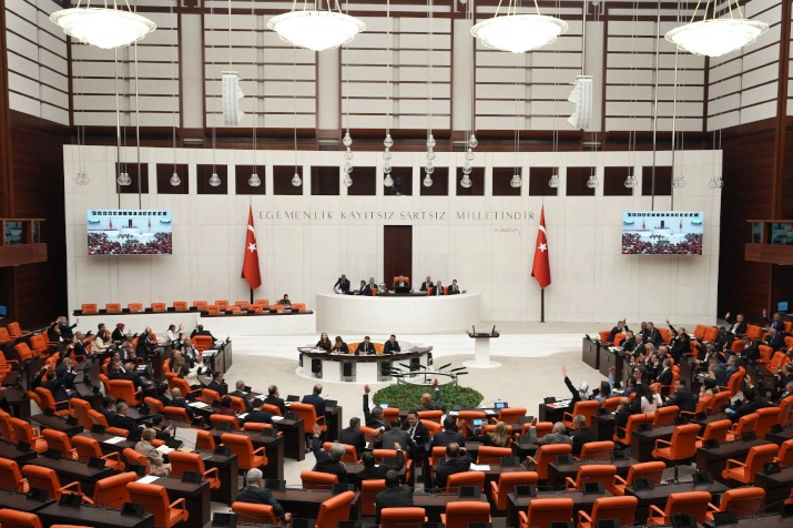 Irak ve Suriye'ye asker gönderme yetkisi 3 yıl uzatıldı 