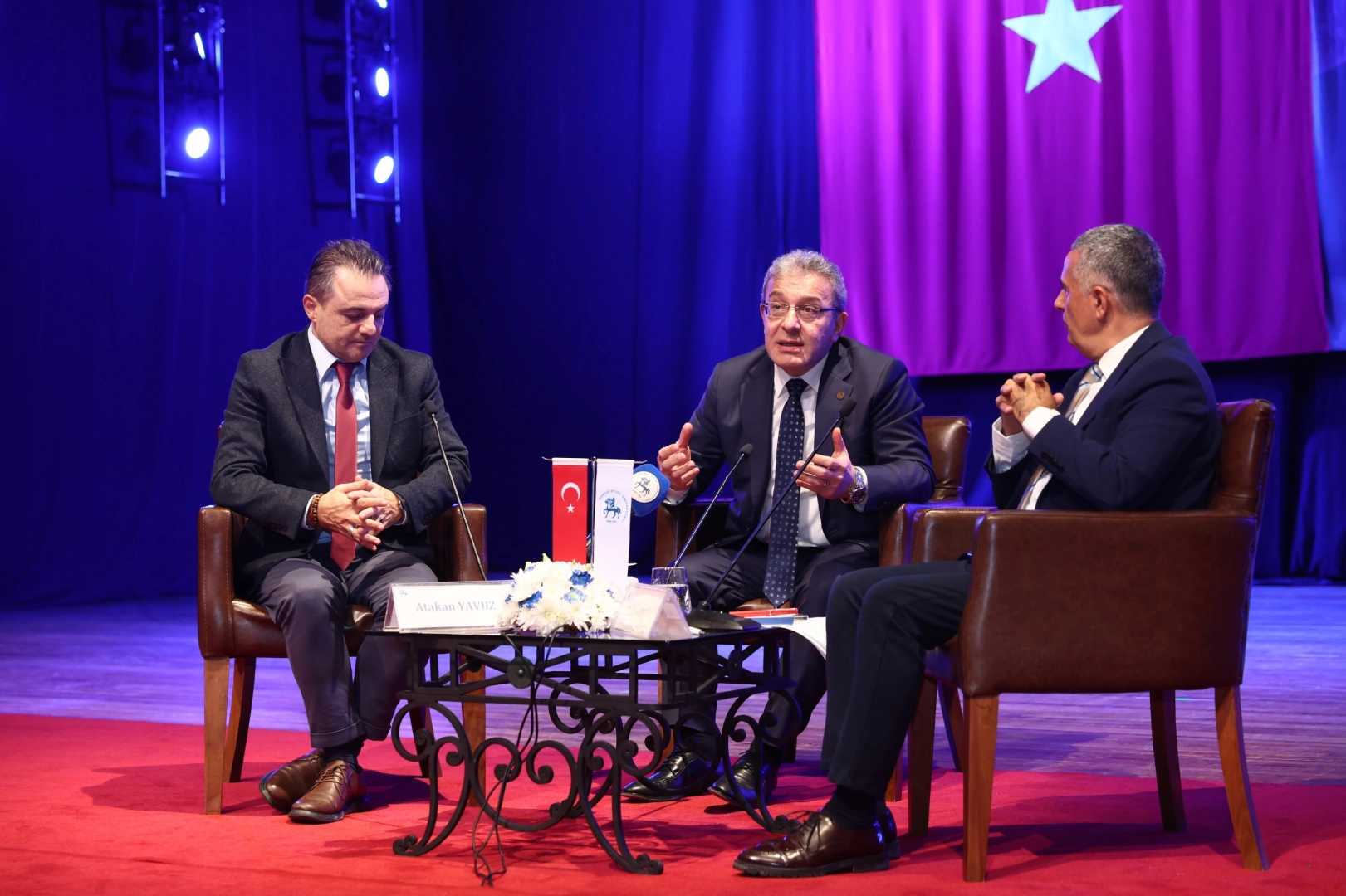 Gazeteci Çelik Türkiye'nin konumunu DEÜ'de değerlendirdi 