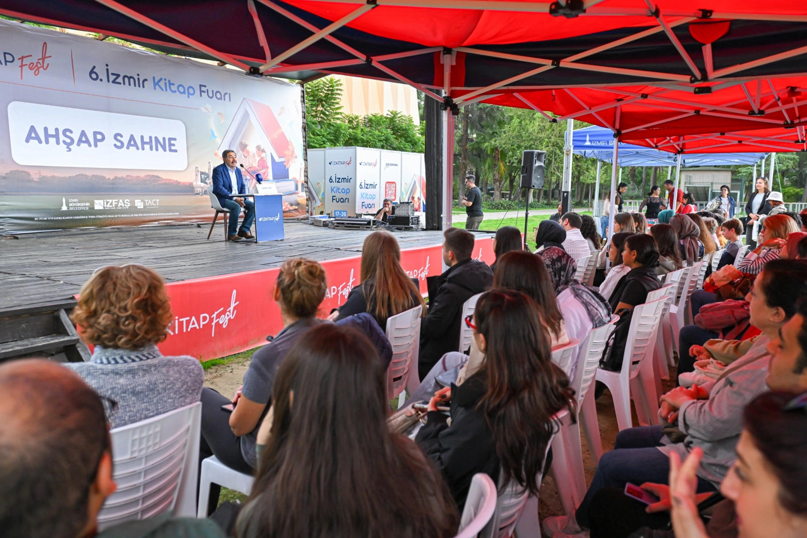 Ahmet Ümit İZKİTAP’ta yeni romanından ipuçları verdi 