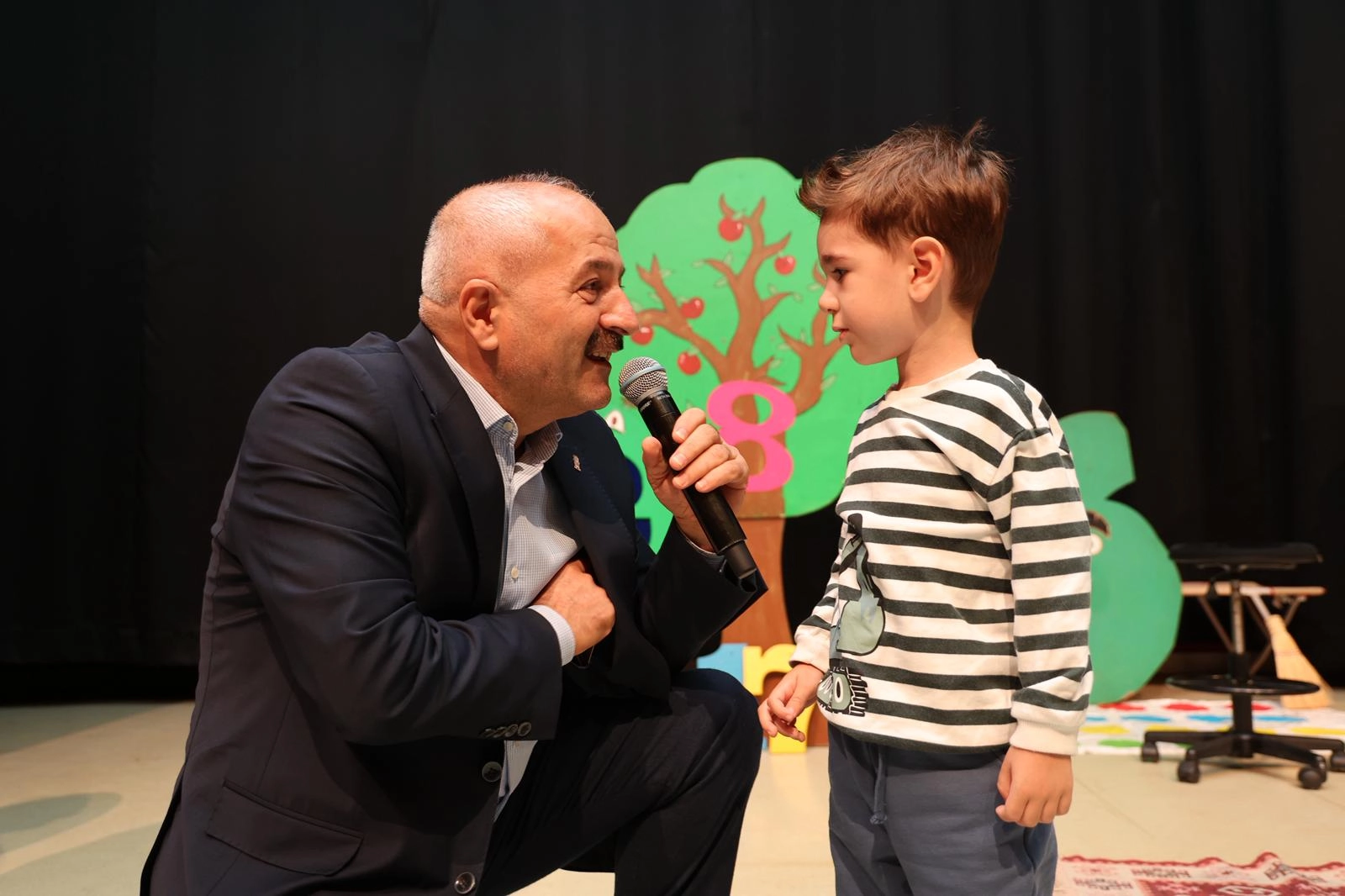 Gebze'de Başkan Büyükgöz’den miniklere sürpriz 