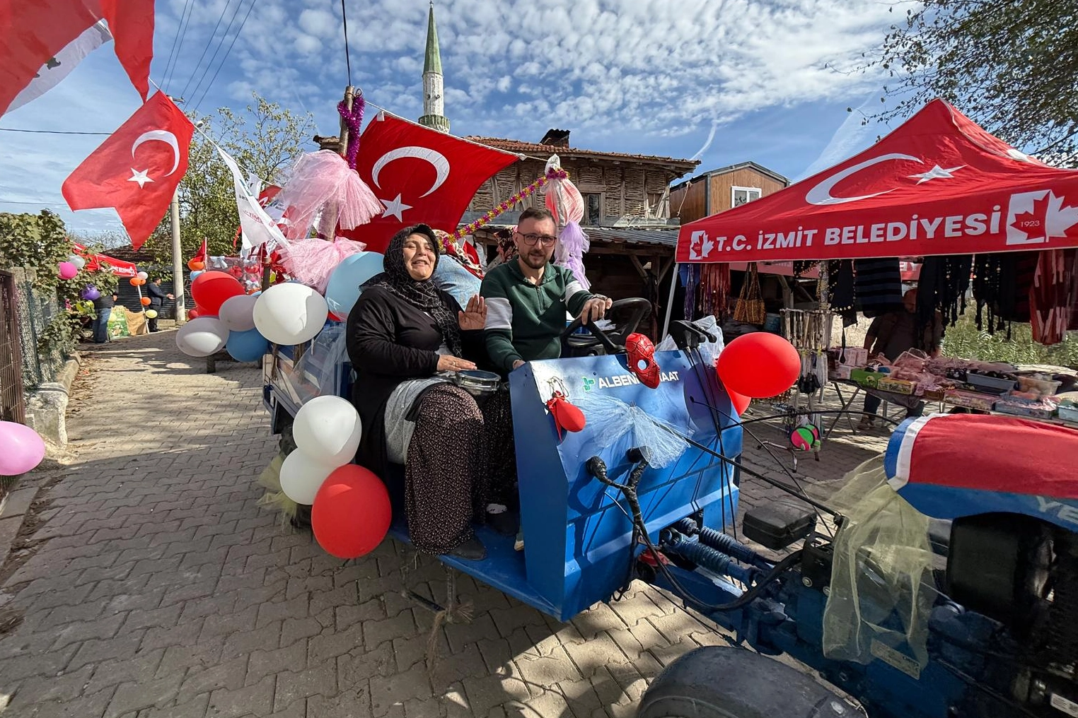 İzmit'te 'pat pat'lardan renkli festival 