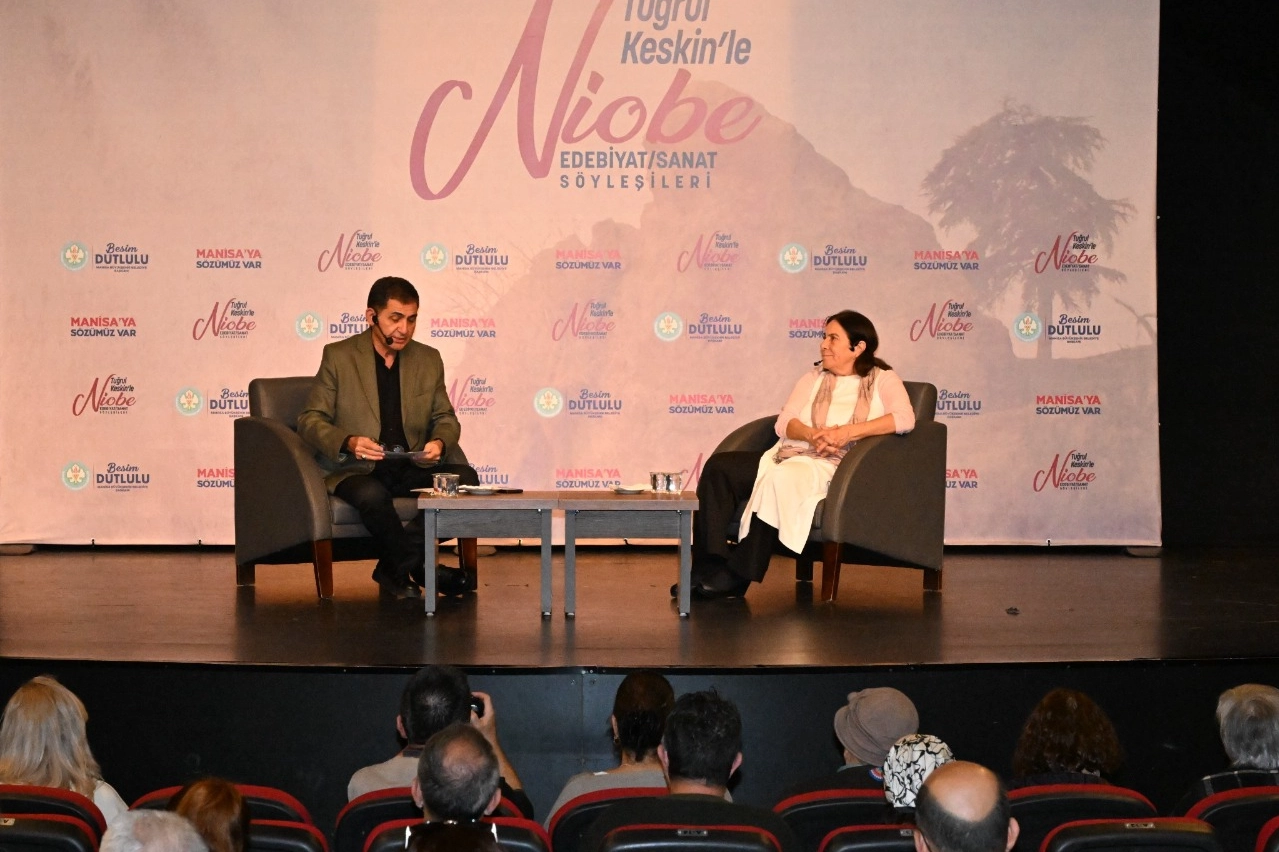 Latife Tekin Manisa'da sanatseverlerle buluştu 