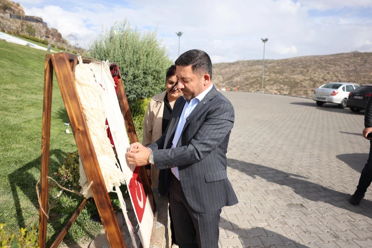 “İlmek İlmek Türkiye” projesinde son ilmek Başkan Arı'dan 