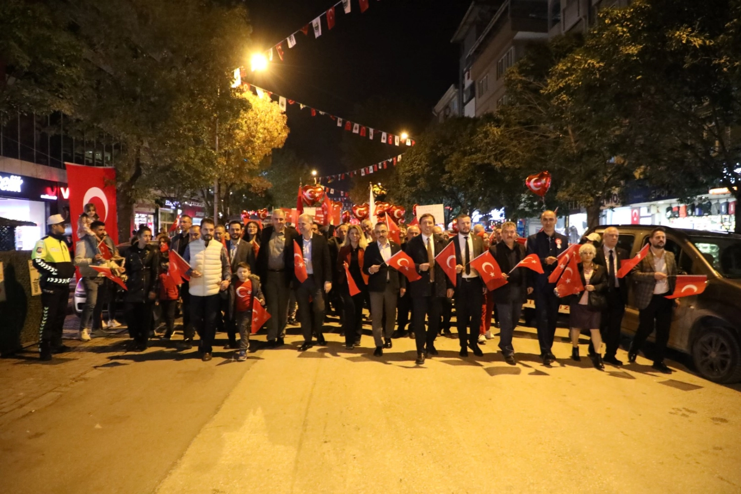 Bursa İnegöl’de Cumhuriyet Coşkusu meydanlara taştı 