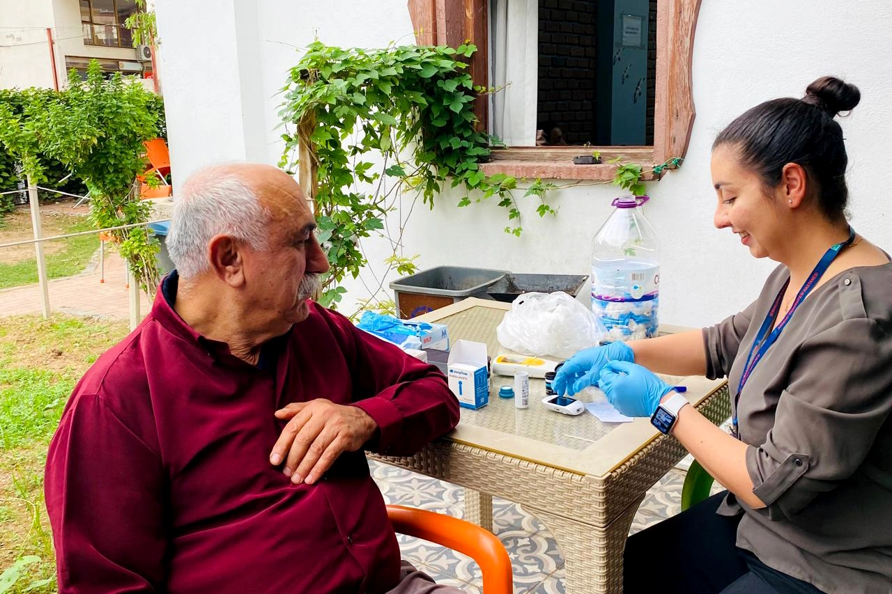 Antalya Muratpaşa’dan kıdemli kent sakinlerine sağlık desteği 