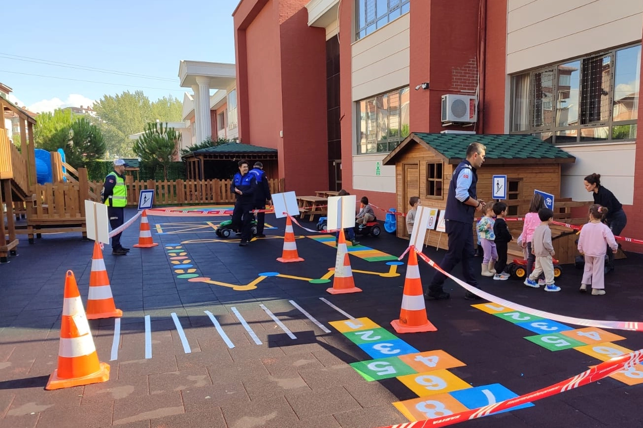Bursa'da çocuklara trafik güvenliği eğitimi 